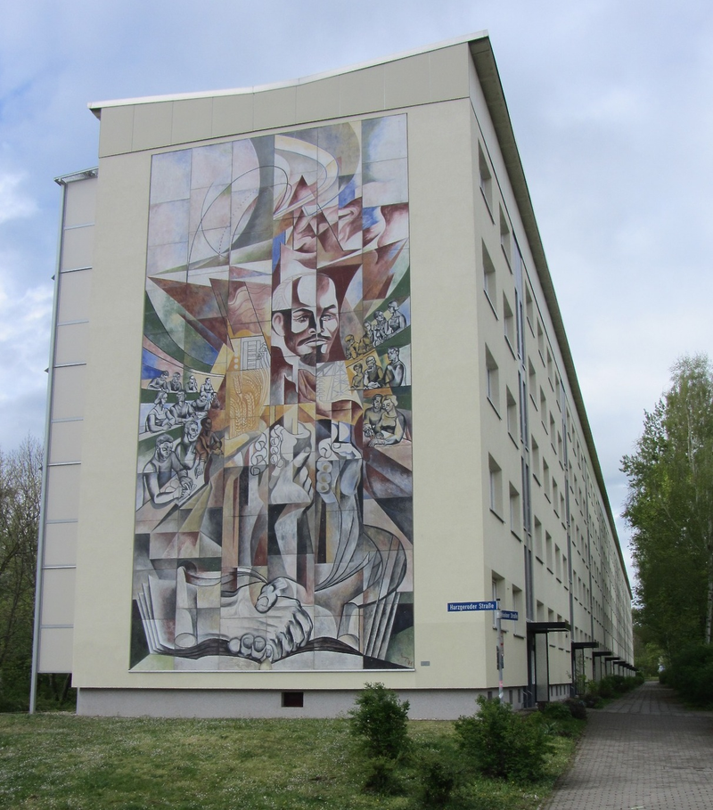 Illustration for article titled The Melancholy, Crumbling Remains Of Great Socialist Murals